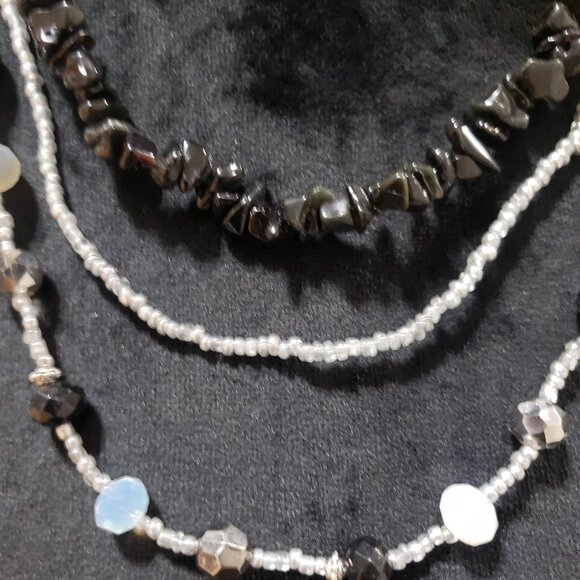 Women's Multicolor Triple Layer Classic Beaded Fashion Jewelry Necklace - Picture 3 of 5